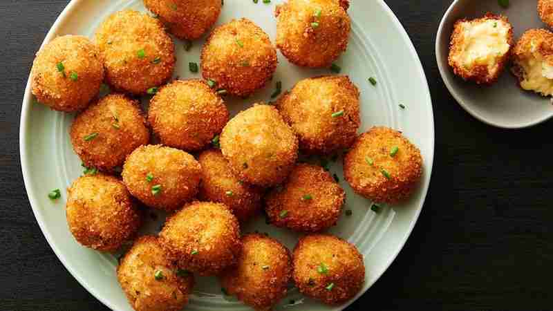 Вкуснее этого блюда из картофеля вы еще не ели: румяные шарики из пюре