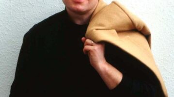 Популярный телеведущий, любимый миллионами зрителей, трагически погиб вечером 8 декабря 2001 года в деревне…