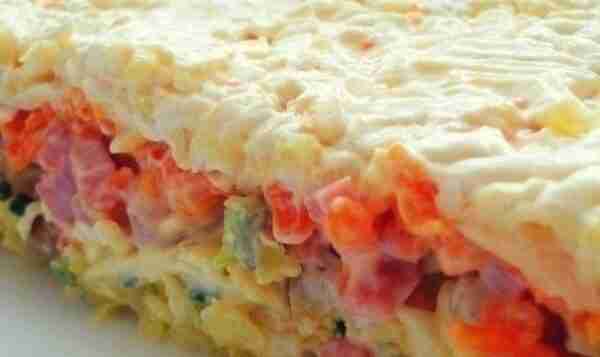 ОЧЕНЬ ВКУСНЫЙ СЛОЕНЫЙ САЛАТИК 1-й слой: отварная картошка, натертая на крупной терке 2-й слой:…