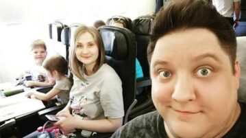 После внезапной смерти Романа Попова его жена Юлия фактически одна поднимает троих детей —…