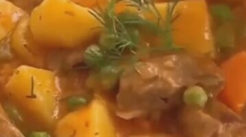 Гуляш-рагу с говядиной 🥘 Ингредиенты: Растительное масло для жарки Говядина — 500 гр Соль/перец…