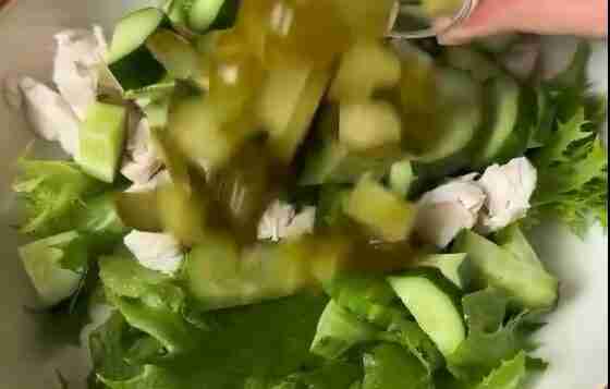 Белковый салат с куриной грудкой КБЖУ на 100 г: 113/15/3 ⏱ Время приготовления: 30…