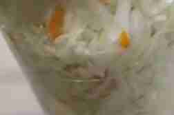 🥬 МАРИНОВАННАЯ КАПУСТА Ингредиенты: Капуста Морковь 1-2шт. Вода 1 литр Соль 2 ст.л Сахар…