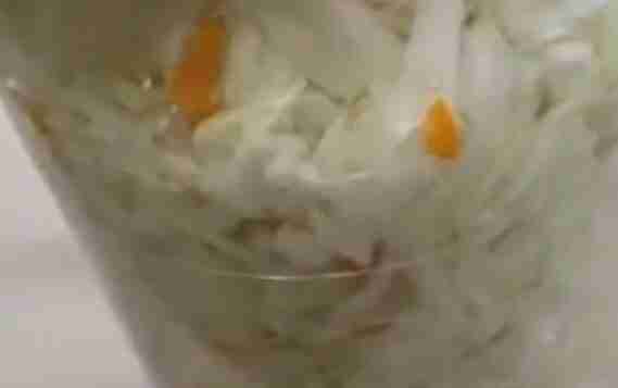 🥬 МАРИНОВАННАЯ КАПУСТА Ингредиенты: Капуста Морковь 1-2шт. Вода 1 литр Соль 2 ст.л Сахар…